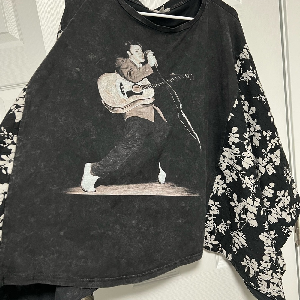 NWOT Blue Velvet Elvis Presley Top size L/XL